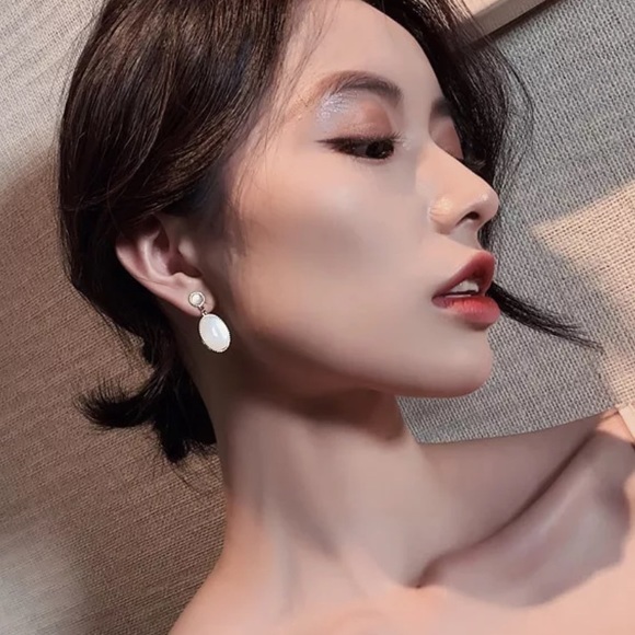 White Moonlight Cat's Eye Stone Earrings - Picture 5 of 8